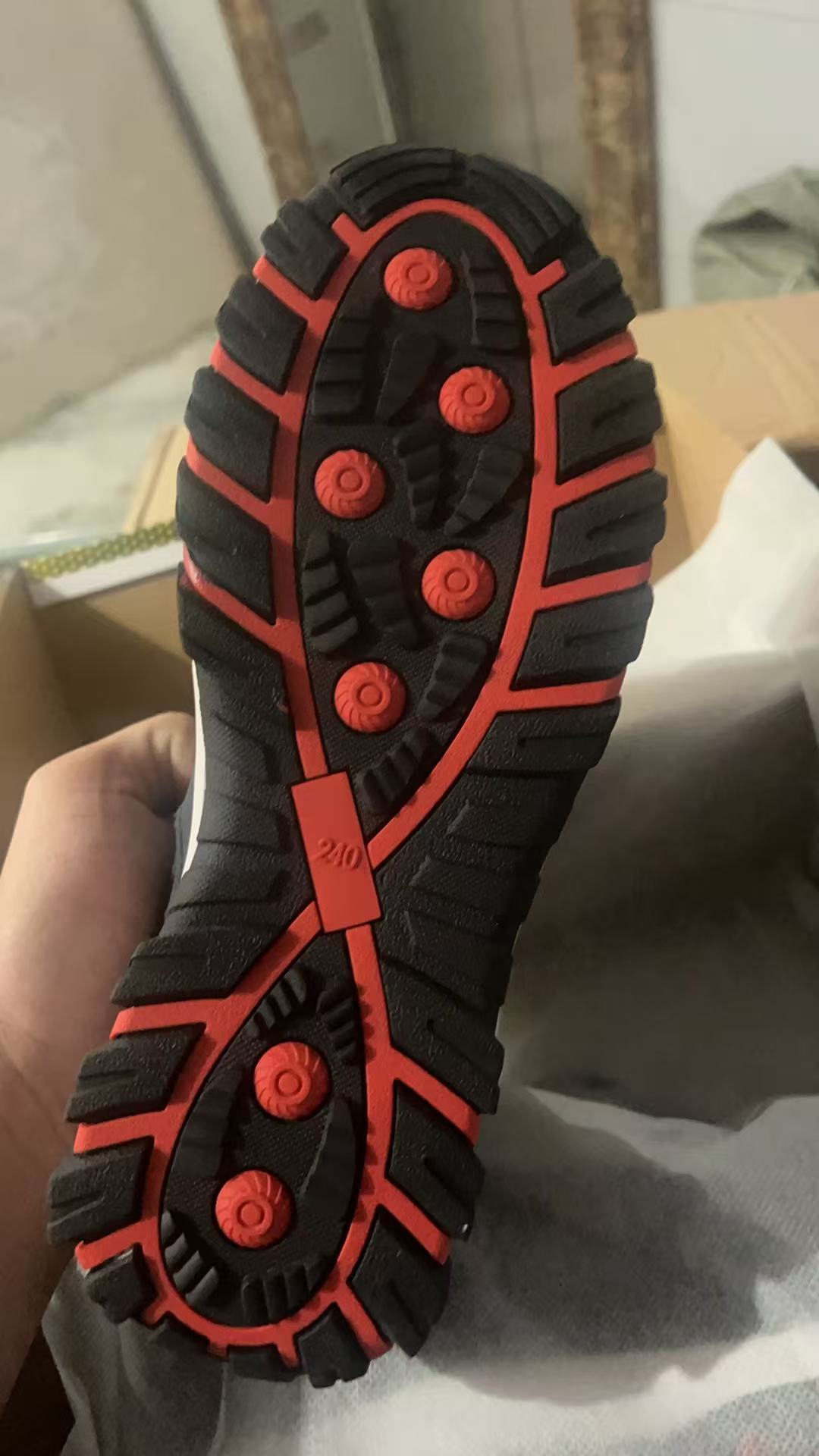 บล็อกบริษัทล่าสุดเกี่ยวกับ มาเป็นสักขีพยานการกำเนิดรองเท้าคู่หนึ่งกันเถอะ!